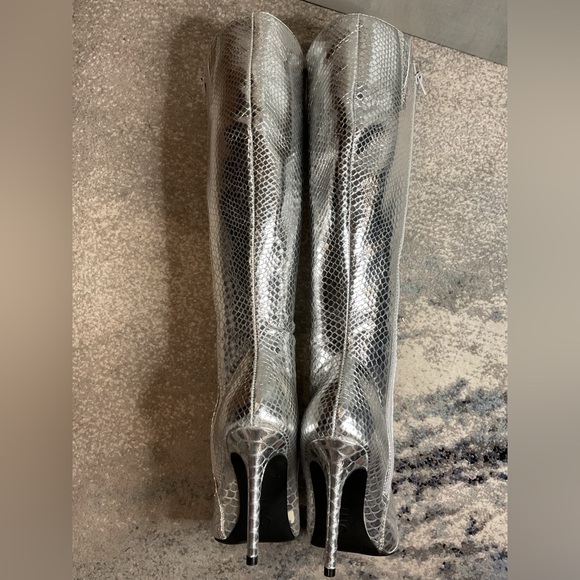 INC International Concepts Rajelp Silver Snake Knee High Boots - Size 7.5 (NIB) - Picture 11 of 16